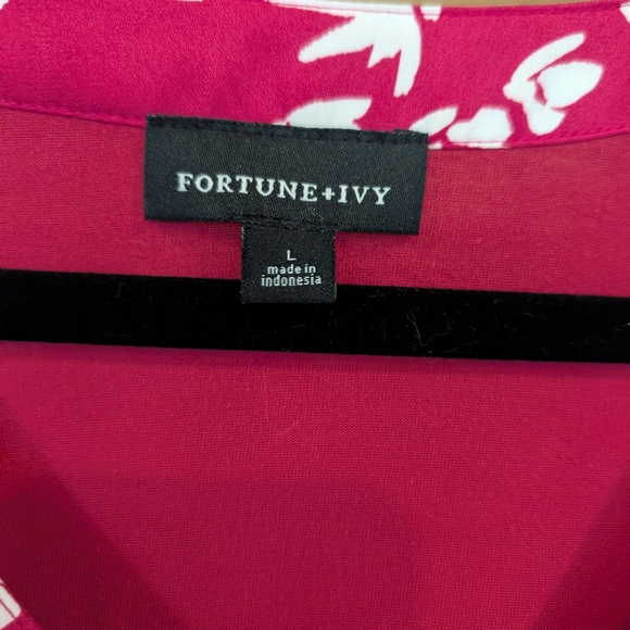 Fortune + Ivy V-Neck Pink Floral Blouse - Picture 3 of 6